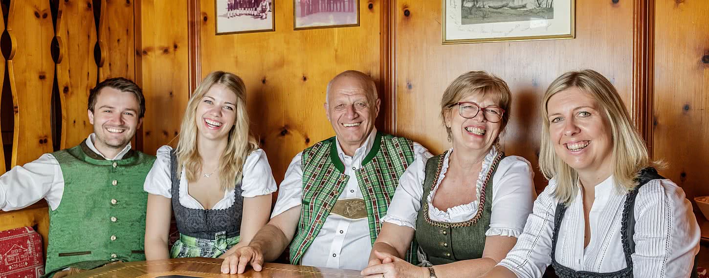 Christina, Ludwig, Ida, Gastgeberin Isabella und Manuell - Gasthof Post Krimml